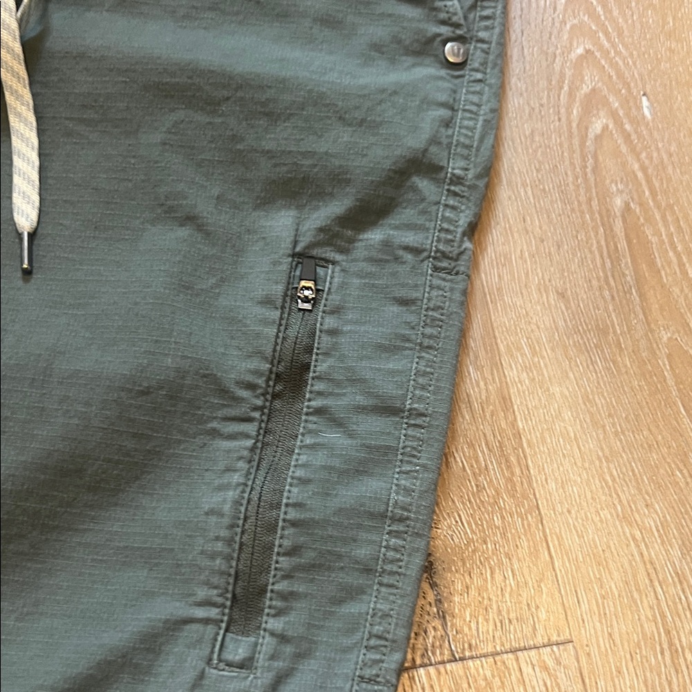 Women’s Vuori Ripstop Olive Green Casual Pants Size Medium - Picture 4 of 10